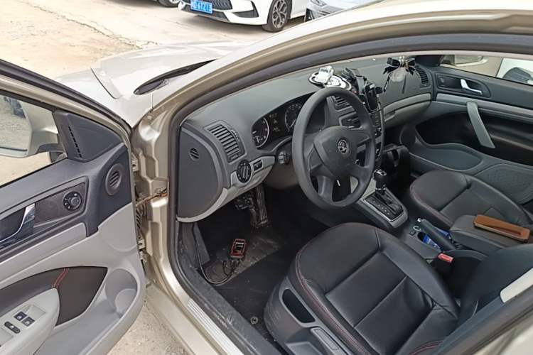 Used Skoda Octavia 2014 1.6L Automatic Yijie Edition Driver Seat