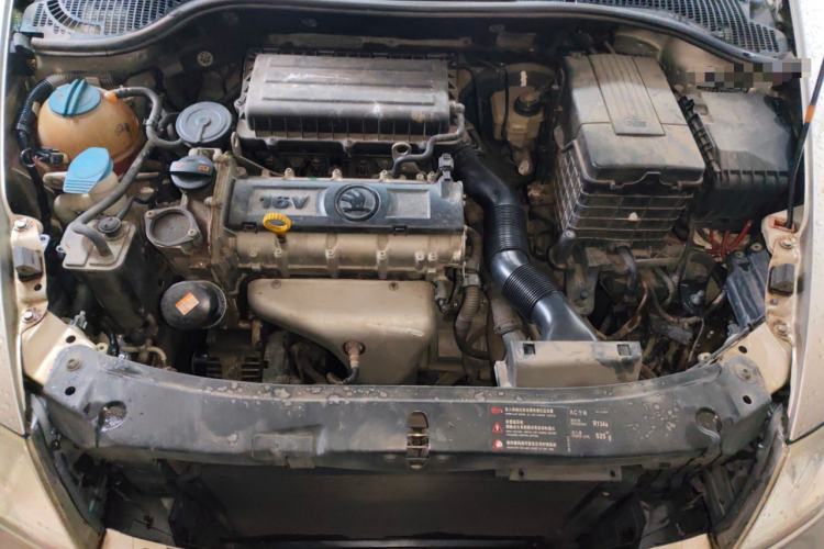 Used Skoda Octavia 2014 1.6L Automatic Yijun Edition Engine Bay