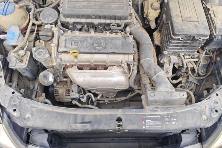 Used Skoda Octavia 2014 1.6L Automatic Yijun Edition Engine Bay
