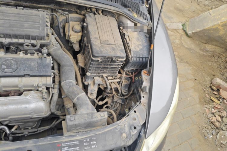 Used Skoda Octavia 2014 1.6L Automatic Yijun Edition Engine Bay Left
