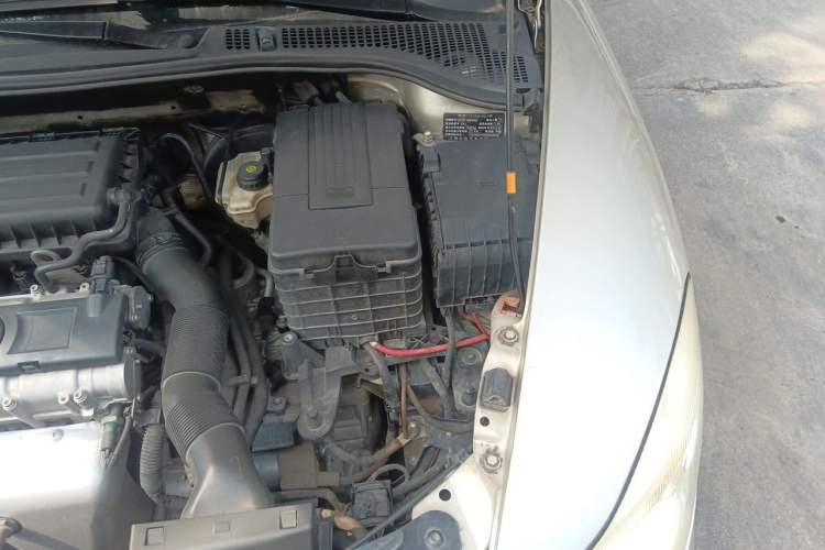 Used Skoda Octavia 2014 1.6L Automatic Yijun Edition Engine Bay Left