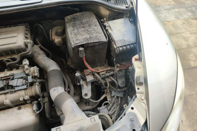 Used Skoda Octavia 2014 1.6L Automatic Yijun Edition Engine Bay Left