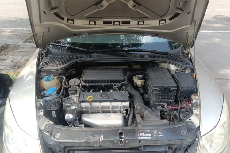 Used Skoda Octavia 2014 1.6L Automatic Yijun Edition Engine Bay
