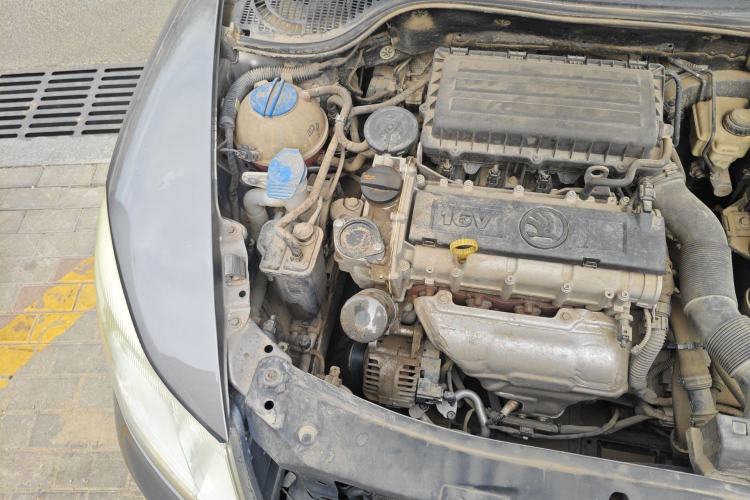 Used Skoda Octavia 2014 1.6L Automatic Yijun Edition Engine Bay Right