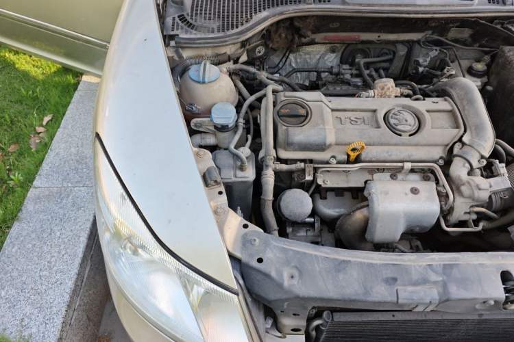 Used Skoda Octavia 2014 1.4TSI DSG Yijun Edition Engine Bay Right