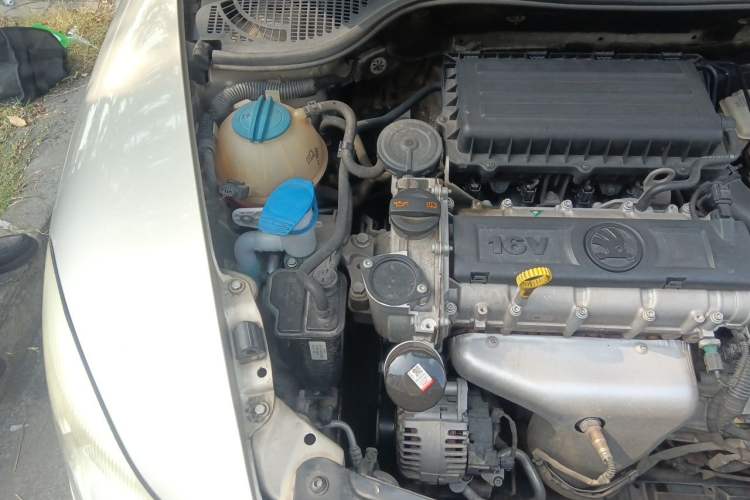 Used Skoda Octavia 2014 1.6L Automatic Yijun Edition Engine Bay Right