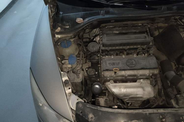 Used Skoda Octavia 2014 1.6L Automatic Yijun Edition Engine Bay Right