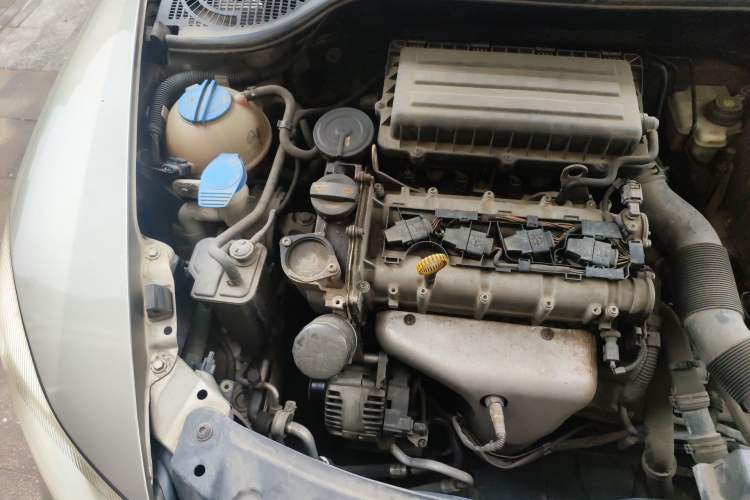 Used Skoda Octavia 2014 1.6L Automatic Yijun Edition Engine Bay Right