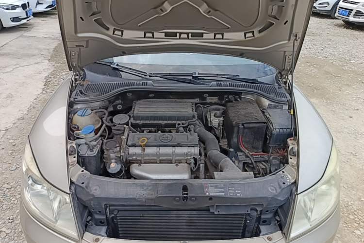 Used Skoda Octavia 2014 1.6L Automatic Yijie Edition Engine Bay
