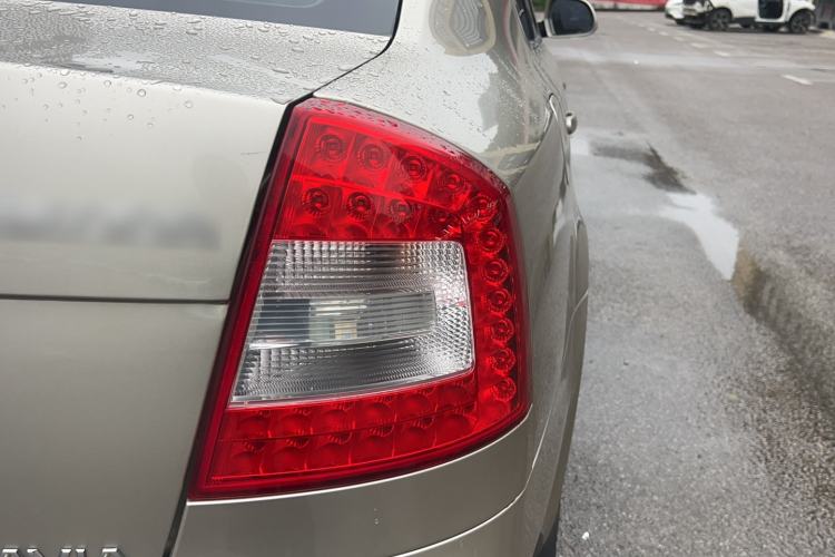 Used Skoda Octavia 2014 1.6L Automatic Yijie Edition Exterior 10
