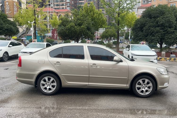 Used Skoda Octavia 2014 1.6L Automatic Yijie Edition Exterior 2