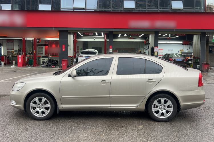 Used Skoda Octavia 2014 1.6L Automatic Yijie Edition Exterior 6