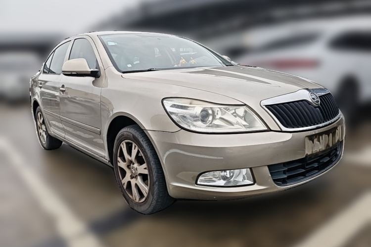 Used Skoda Octavia 2014 1.6L Automatic Yijie Edition Front Right 45 Deg