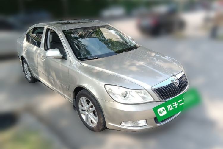 Used Skoda Octavia 2014 1.6L Automatic Yijun Edition Front Right 45 Deg