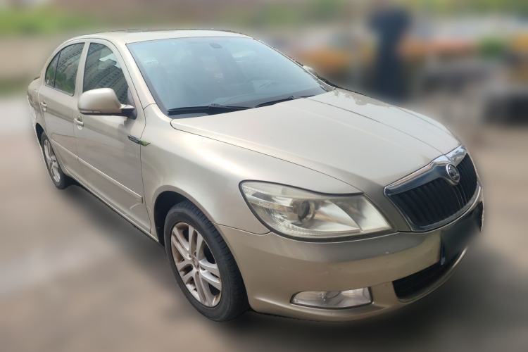 Used Skoda Octavia 2014 1.6L Automatic Yijun Edition Front Right 45 Deg