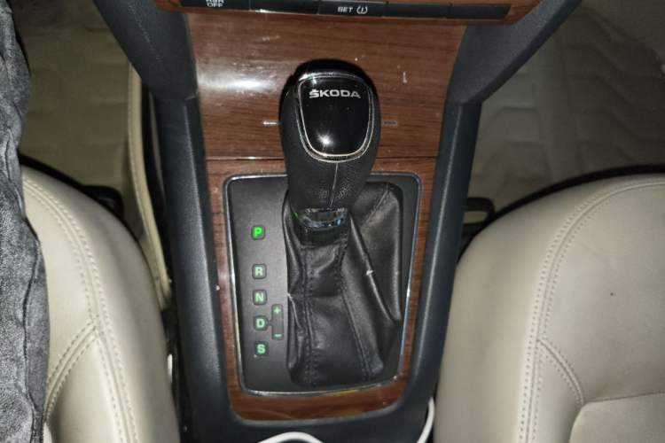 Used Skoda Octavia 2014 1.6L Automatic Yijun Edition Gear Lever