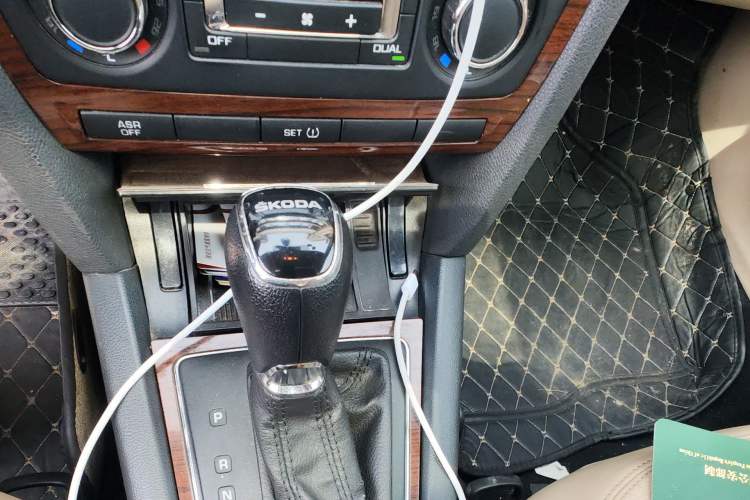 Used Skoda Octavia 2014 1.6L Automatic Yijun Edition Gear Lever