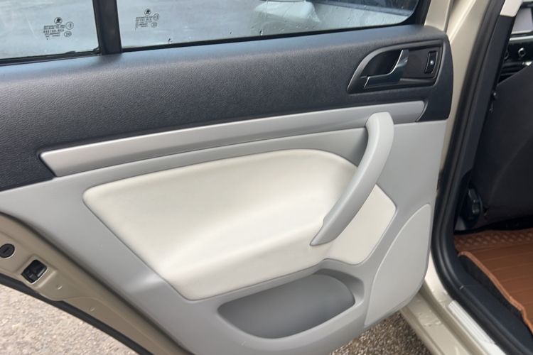 Used Skoda Octavia 2014 1.6L Automatic Yijie Edition Interior 2