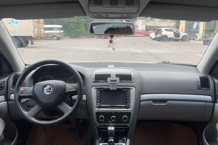Used Skoda Octavia 2014 1.6L Automatic Yijie Edition Interior 3