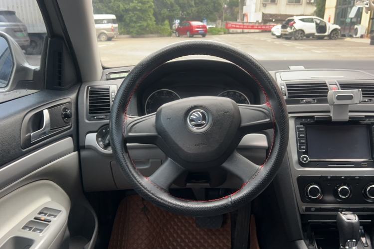 Used Skoda Octavia 2014 1.6L Automatic Yijie Edition Interior 4