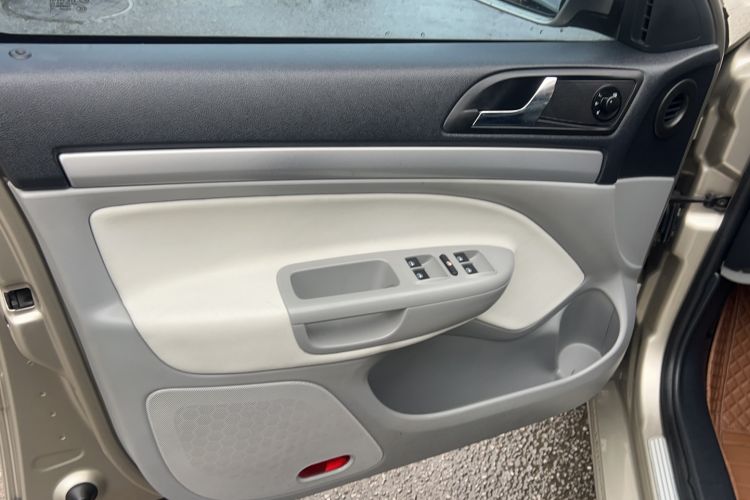 Used Skoda Octavia 2014 1.6L Automatic Yijie Edition Interior 8
