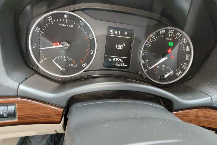 Used Skoda Octavia 2014 1.6L Automatic Yijun Edition Odometer Close Up
