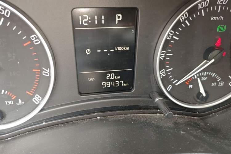Used Skoda Octavia 2014 1.6L Automatic Yijie Edition Odometer Close Up