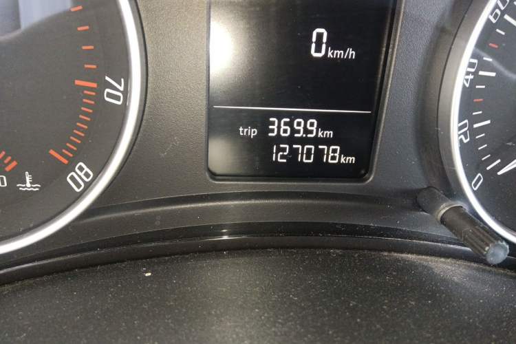 Used Skoda Octavia 2014 1.6L Automatic Yijun Edition Odometer Close Up