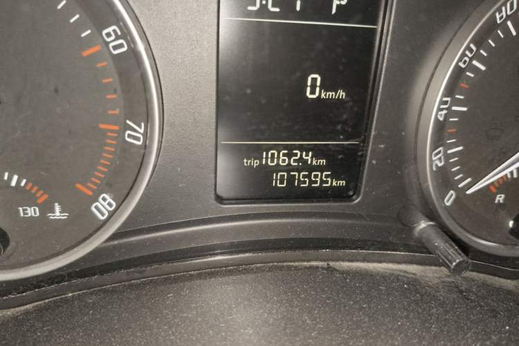 Used Skoda Octavia 2014 1.6L Automatic Yijun Edition Odometer Close Up