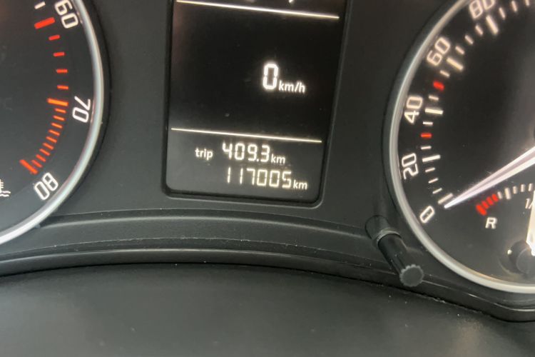 Used Skoda Octavia 2014 1.6L Automatic Yijie Edition Odometer Close Up