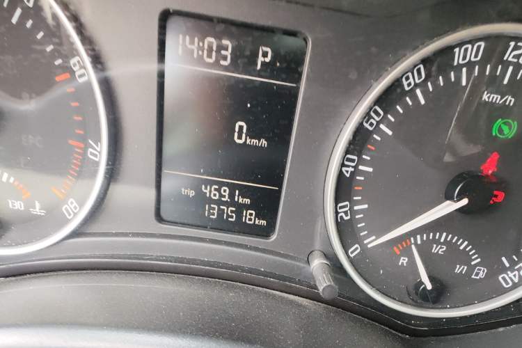 Used Skoda Octavia 2014 1.6L Automatic Yijun Edition Odometer Close Up