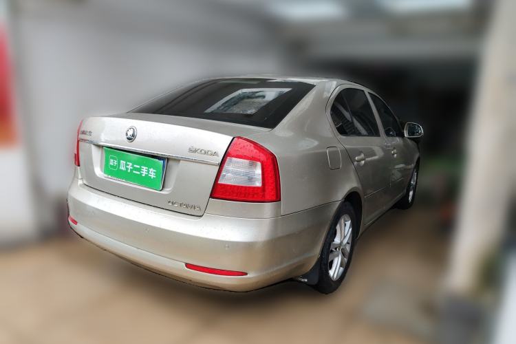 Used Skoda Octavia 2014 1.6L Automatic Yijun Edition Rear Right 45 Deg