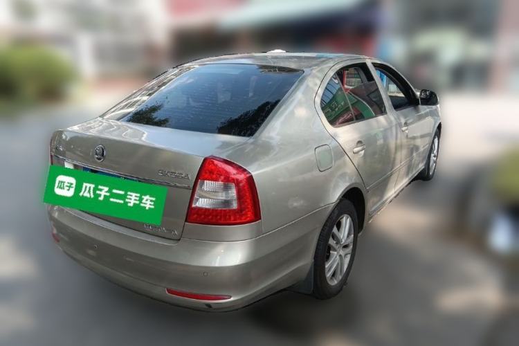 Used Skoda Octavia 2014 1.6L Automatic Yijun Edition Rear Right 45 Deg