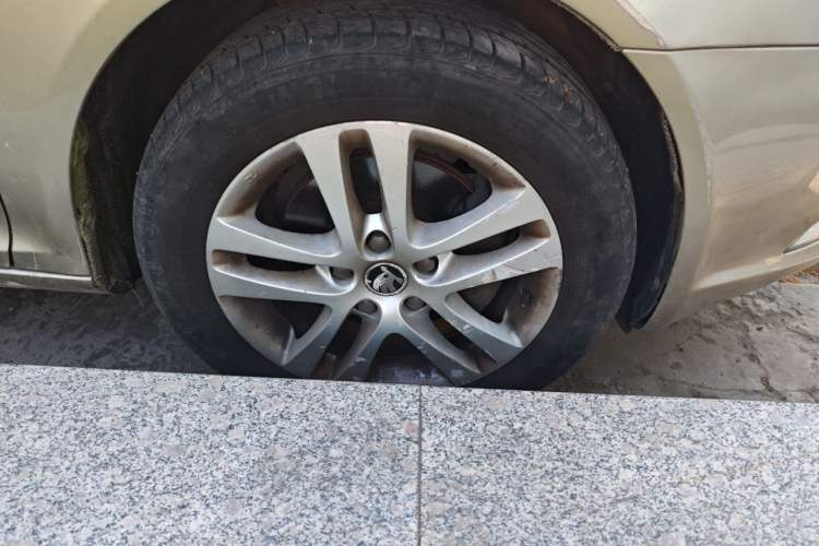 Used Skoda Octavia 2014 1.4TSI DSG Yijun Edition Right Front Wheel Hub
