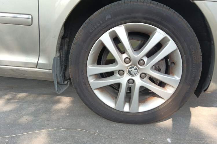 Used Skoda Octavia 2014 1.6L Automatic Yijun Edition Right Front Wheel Hub