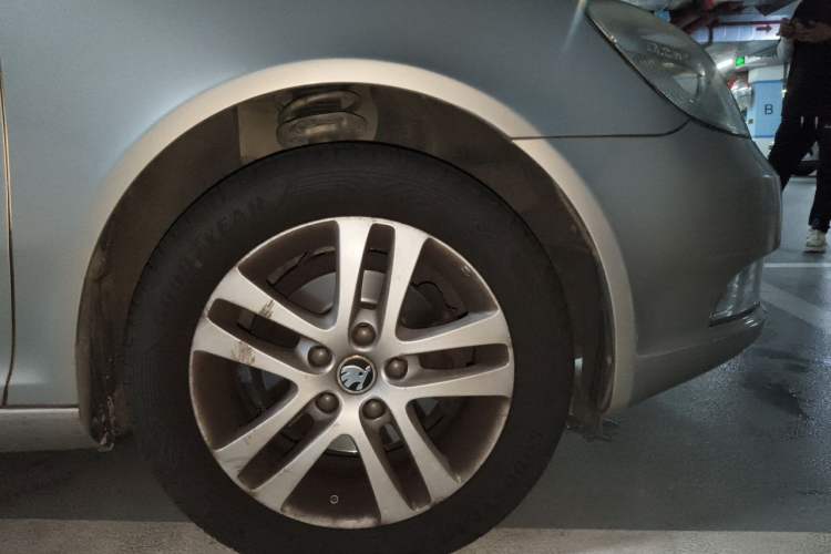 Used Skoda Octavia 2014 1.6L Automatic Yijun Edition Right Front Wheel Hub