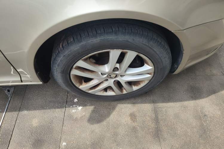 Used Skoda Octavia 2014 1.6L Automatic Yijun Edition Right Front Wheel Hub