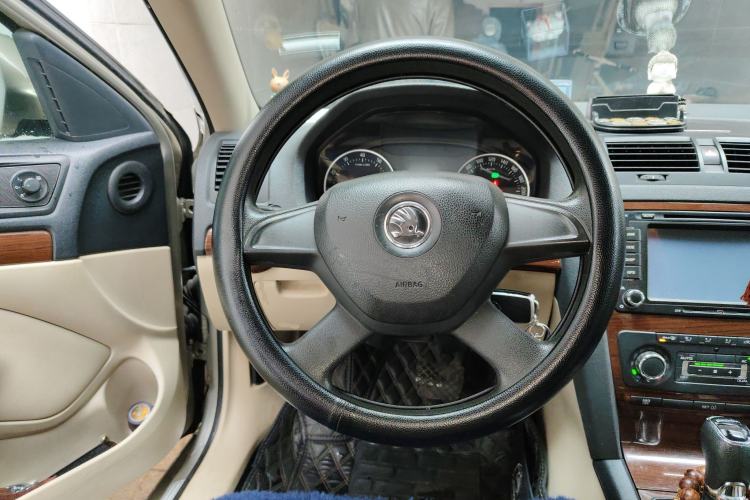Used Skoda Octavia 2014 1.6L Automatic Yijun Edition Steering Wheel