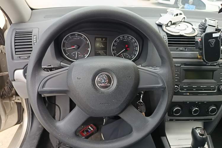Used Skoda Octavia 2014 1.6L Automatic Yijie Edition Steering Wheel