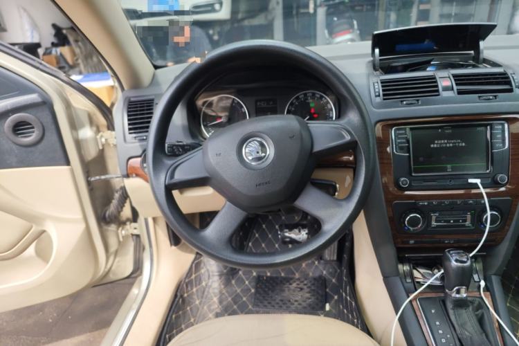Used Skoda Octavia 2014 1.6L Automatic Yijun Edition Steering Wheel