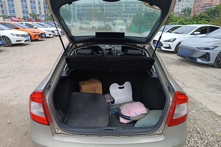 Used Skoda Octavia 2014 1.6L Automatic Yijie Edition Trunk
