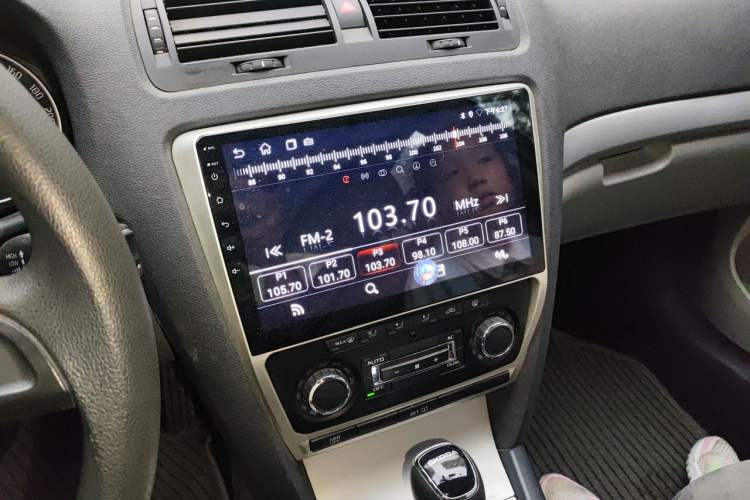 Used Skoda Octavia 2014 1.6L Automatic Yijun Edition Audio And AC Panel