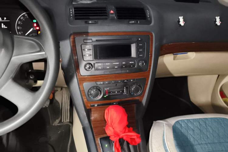 Used Skoda Octavia 2014 1.6L Automatic Yijun Edition Audio And AC Panel
