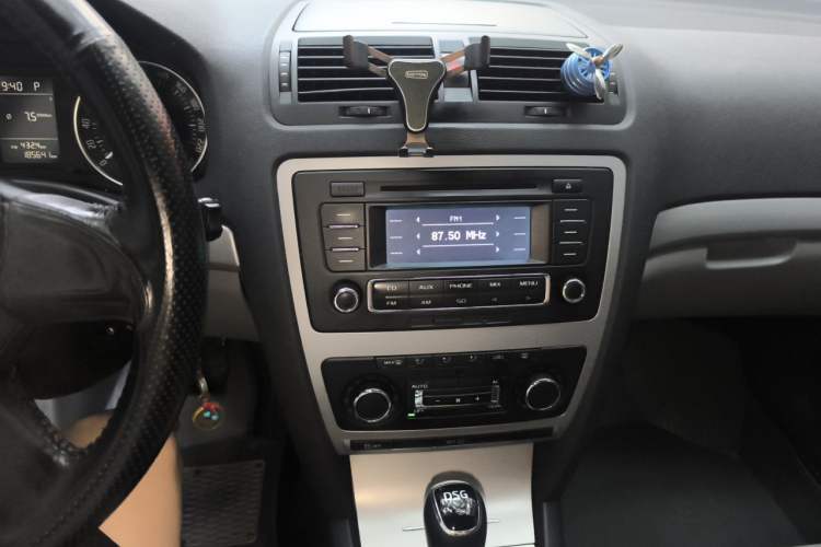 Used Skoda Octavia 2014 1.4TSI DSG Yijun Edition Audio And AC Panel