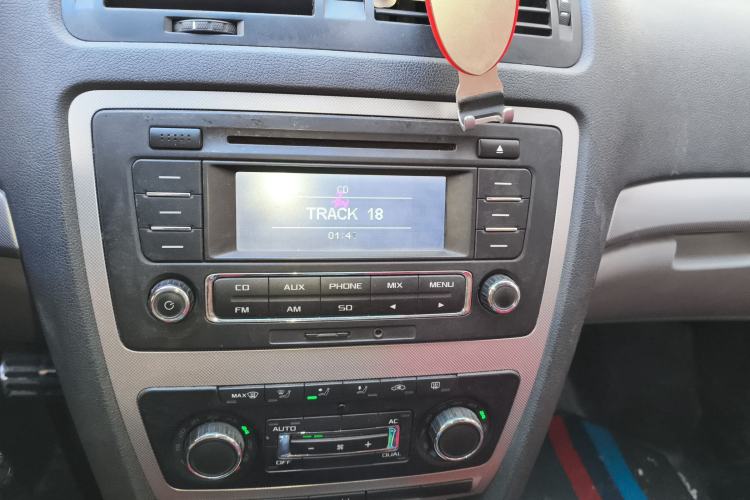 Used Skoda Octavia 2014 1.6L Automatic Yijun Edition Audio And AC Panel