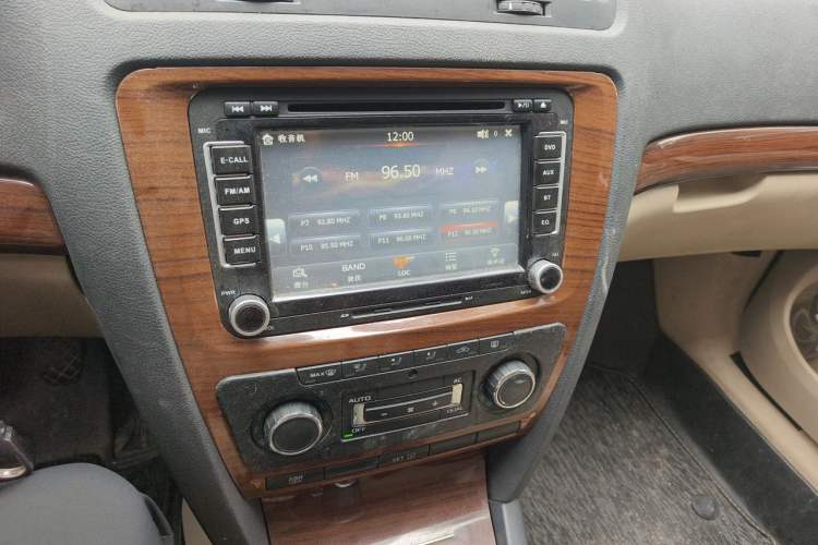 Used Skoda Octavia 2014 1.6L Manual Yijun Edition Audio And AC Panel