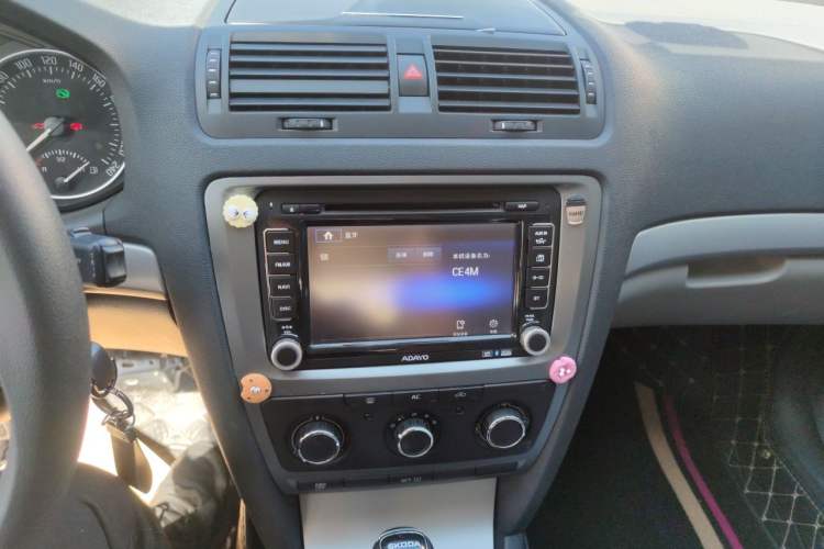 Used Skoda Octavia 2014 1.6L Automatic Yijie Edition Audio And AC Panel