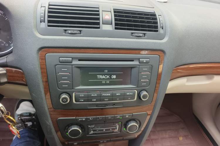 Used Skoda Octavia 2014 1.6L Automatic Yijun Edition Audio And AC Panel
