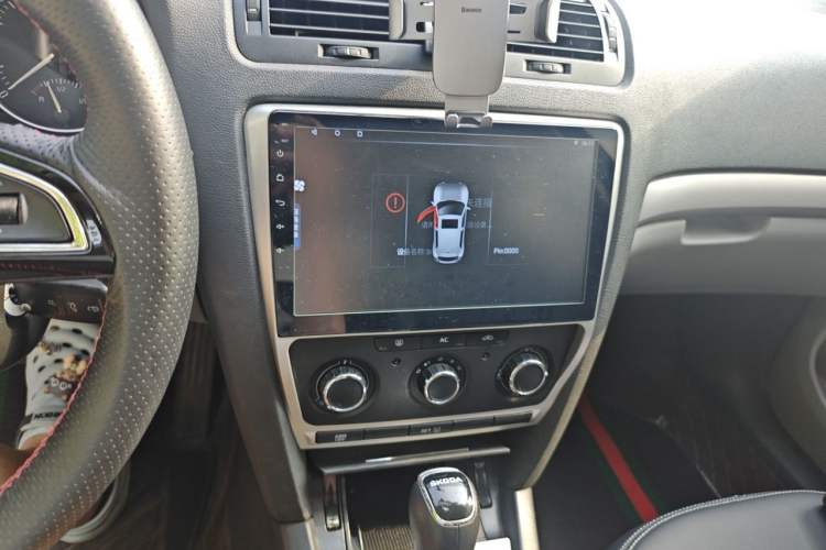 Used Skoda Octavia 2014 1.6L Automatic Yijie Edition Audio And AC Panel