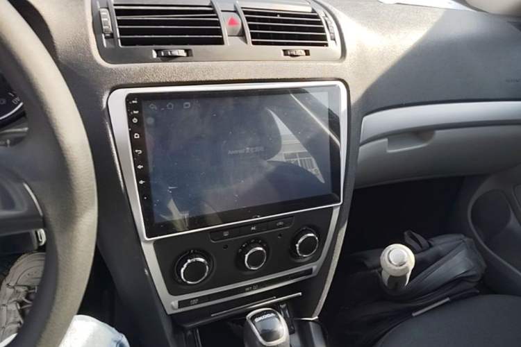 Used Skoda Octavia 2014 1.6L Automatic Yijie Edition Audio And AC Panel